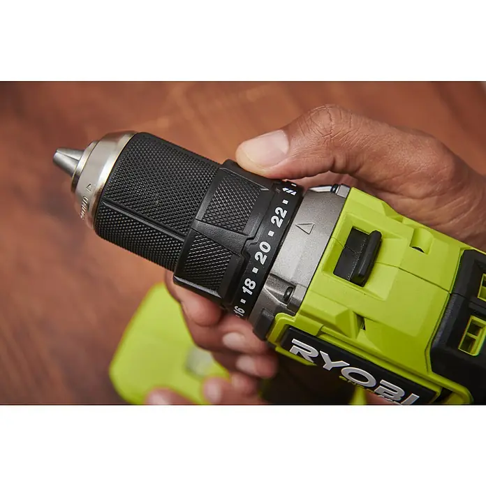 Ryobi ONE+HP Akku-Bohrschrauber-Set RDD18C1-2C40S - 2 Akkus, 4 Ah, 60 Nm, 6 -tlg. - Detailaufnahme einer Ryobi Bohrmaschine, die auf Stufe 20 eingestellt ist, ideal für präzise Arbeiten.