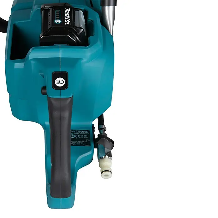 Makita XGT 40V max. Akku-Trennschleifer CE004GZ - Ohne Akku - Detailaufnahme eines Makita-Akku-Sprühgeräts mit Akku, Griff, Bedienelementen und Anschlussstück.