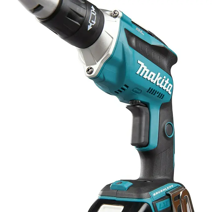 Makita LXT 18V Akkuschrauber DFS452AJX2 - 18 V, 2 Akkus, 2 Ah - Eine Nahaufnahme eines Makita-Trockenbauschraubers mit bürstenlosem Motor, ideal für professionelle Anwendungen im Trockenbau.