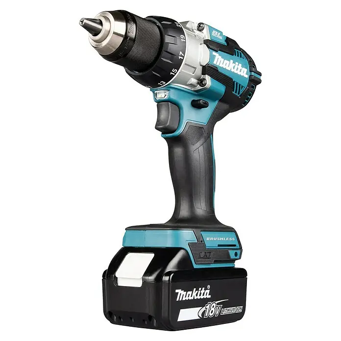Makita LXT 18V Akku-Bohrschrauber DDF489RTJ - 18 V, 2 Akkus, 73 Nm - Aufnahme einer Makita Akku-Bohrmaschine, die für ihre Leistung und ihr ergonomisches Design bekannt ist.