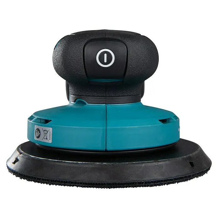 Makita XGT 40V max. Akku-Exzenterschleifer BO002CGZ - 40 V, Ohne Akku, Durchmesser Schleifteller: 150 mm - Nahaufnahme eines Exzenterschleifers mit blauem Gehäuse und schwarzem Schleifteller. Der Power-Knopf ist gut sichtbar.