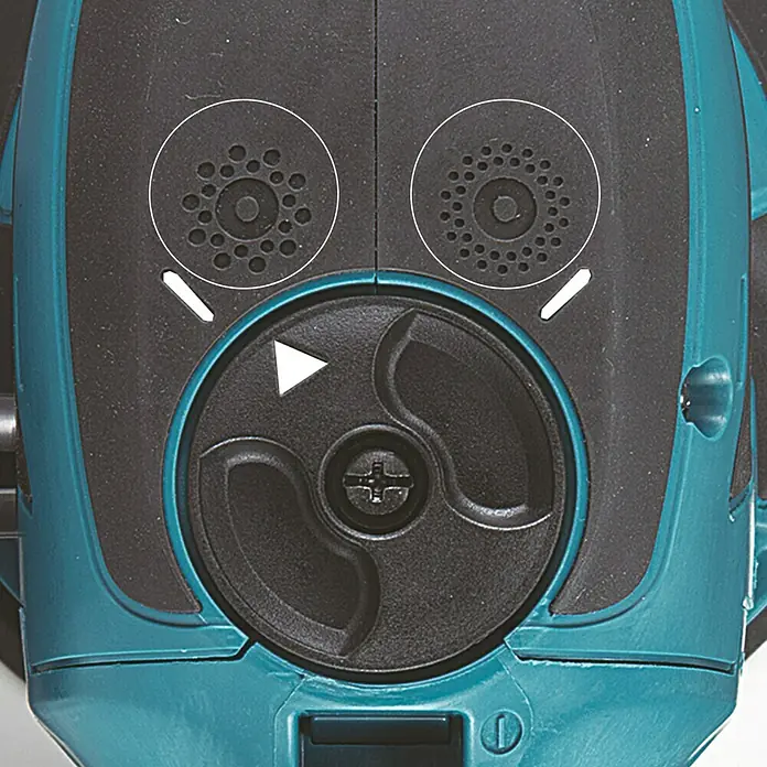 Makita Elektro-Exzenterschleifer BO6050J - 750 W, Durchmesser Schleifteller: 150 mm - Nahaufnahme einer Makita-Maschine mit Drehknopf und Lautsprechern, die Detailgenauigkeit und Funktionalität zeigt.