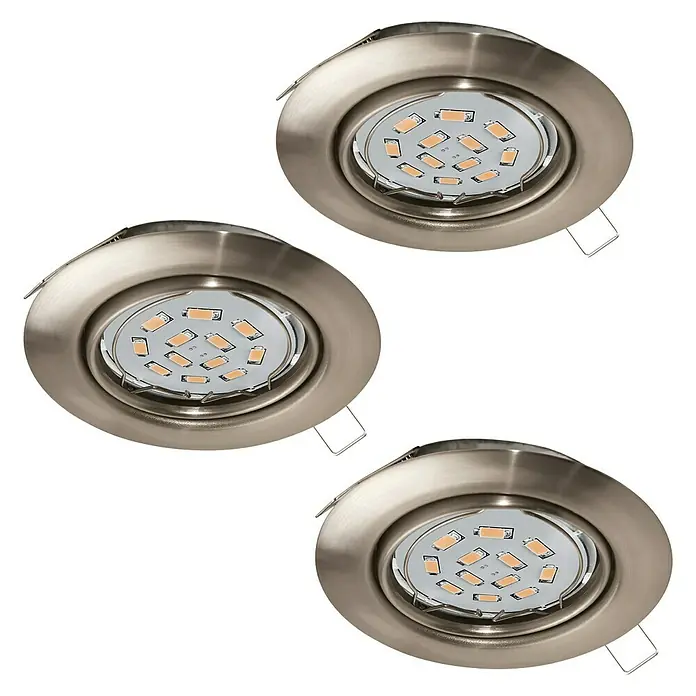 Eglo LED-Einbauleuchte rund Peneto - 15 W, Ø x H: 8,7 x 11,5 cm, Edelstahl, Warmweiß, Gesamtstückzahl: 3 Stk. - Nahaufnahme von drei runden, silberfarbenen LED-Einbaustrahlern mit einem Panel aus mehreren kleinen LEDs in der Mitte.