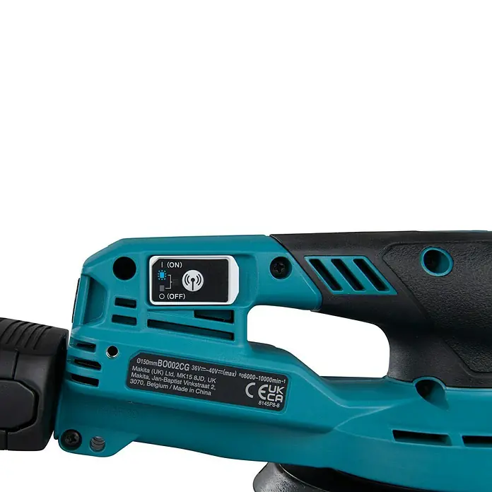 Makita XGT 40V max. Akku-Exzenterschleifer BO002CGZ - 40 V, Ohne Akku, Durchmesser Schleifteller: 150 mm - Nahaufnahme eines türkisfarbenen Makita BO002CG Akku-Exzenterschleifers mit Bedienelementen und technischen Daten.