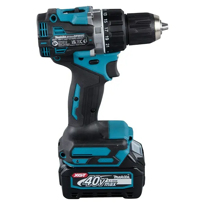 Makita XGT 40V max. Set de taladro atornillador de batería DF002GA202 - 40 V, 2 baterías, 2 Ah, Momento de torsión máx.: 64 Nm - Primer plano de un taladro atornillador inalámbrico Makita con una batería de iones de litio de 40 V máx., ideal para taladrar.