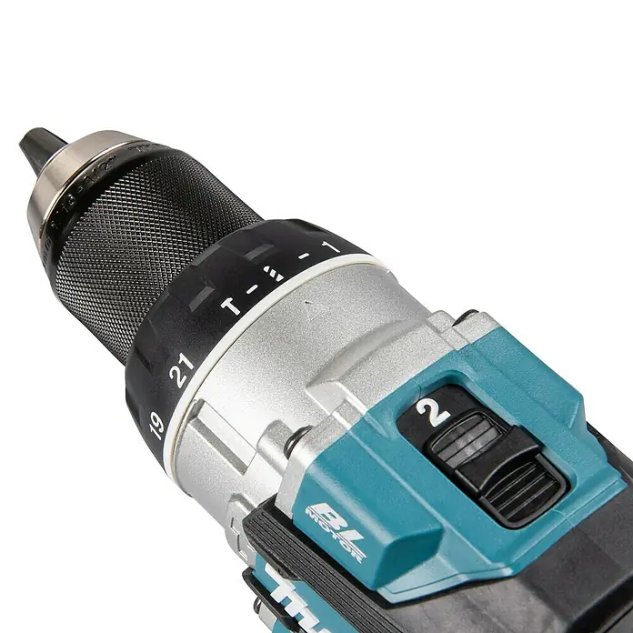 Makita LXT 18V Akku-Schlagbohrschrauber DHP489RTJ - 18 V, 2 Akkus, 5 Ah, 73 Nm - Nahaufnahme einer Makita Akku-Bohrmaschine mit Drehmomentverstellung und Geschwindigkeitsregler, ideal für präzises Schrauben und Bohren.