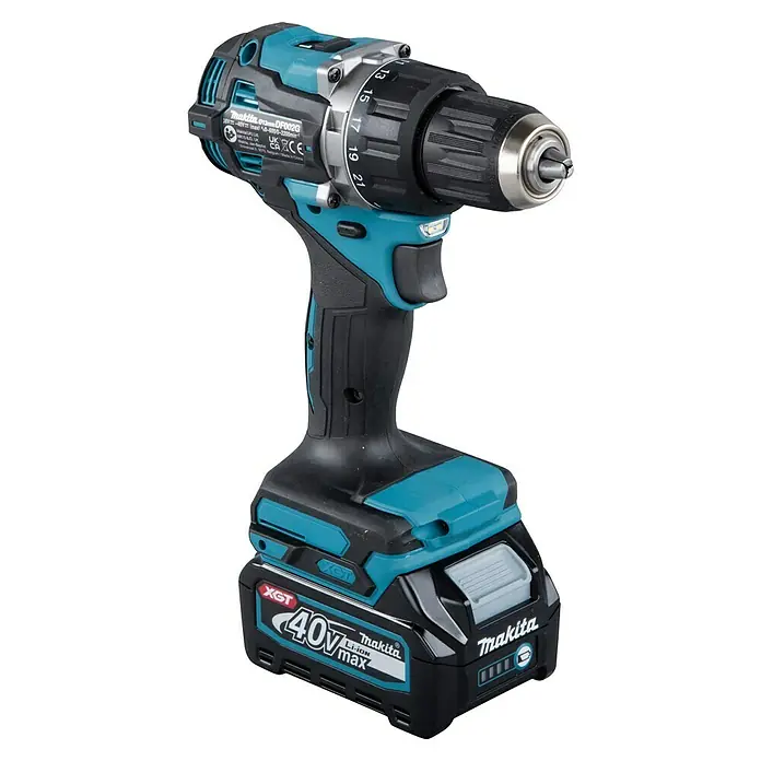Makita XGT 40V max. Set de taladro atornillador de batería DF002GA202 - 40 V, 2 baterías, 2 Ah, Momento de torsión máx.: 64 Nm - Primer plano de un taladro/atornillador inalámbrico Makita DF002G con batería de Li-ion de 40V. Preciso, potente e ideal para profesionales.