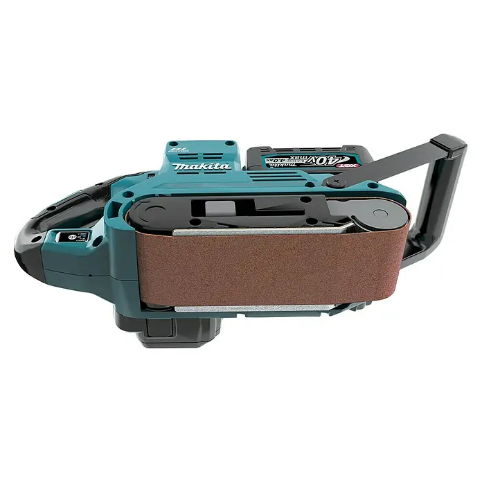Makita XGT 40V max. Akku-Bandschleifer BS001GZ - 40 V, Ohne Akku - Akkubandschleifer von Makita, Modell XGT 40V max mit montiertem Schleifband für vielseitige Schleifarbeiten.