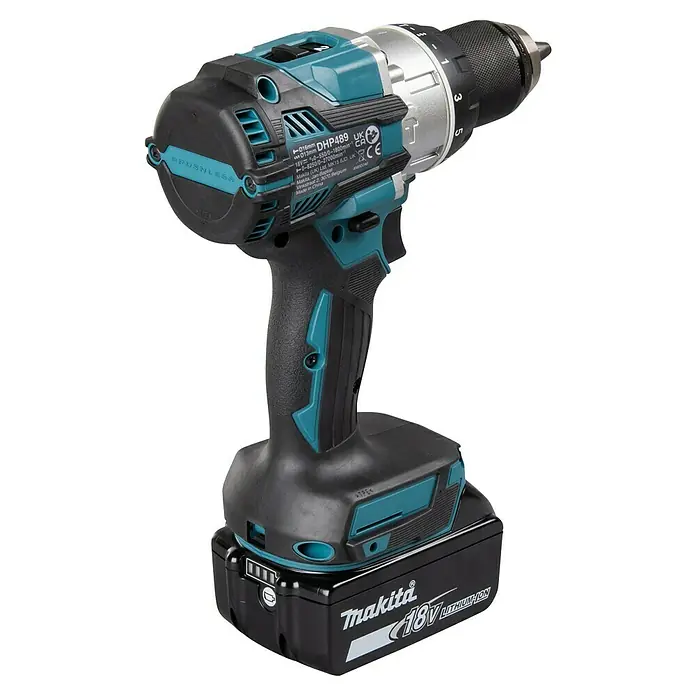 Makita LXT 18V Taladro atornillador percutor de batería DHP489RTJ - 18 V, 2 baterías, 5 Ah, 73 Nm - Primer plano de un taladro atornillador inalámbrico Makita DHP489 con una batería de iones de litio de 18 V, ideal para taladrar.