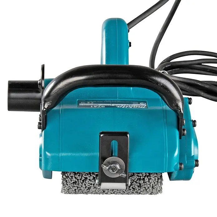 Makita Renovierungsschleifer 9741J - Leerlaufdrehzahl: 3.500 U/min, 860 W - Makita 9741 Bürstenschleifer in blau mit schwarzem Bügelgriff und Kabel für Schleifarbeiten an Oberflächen.