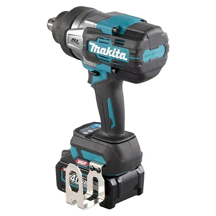 Makita XGT 40V max. Llave de impacto de batería TW001GM201 - 40 V, 2 baterías, 4 Ah, 1.800 Nm - Llave de impacto inalámbrica Makita con diseño robusto y batería de larga duración para aplicaciones profesionales.