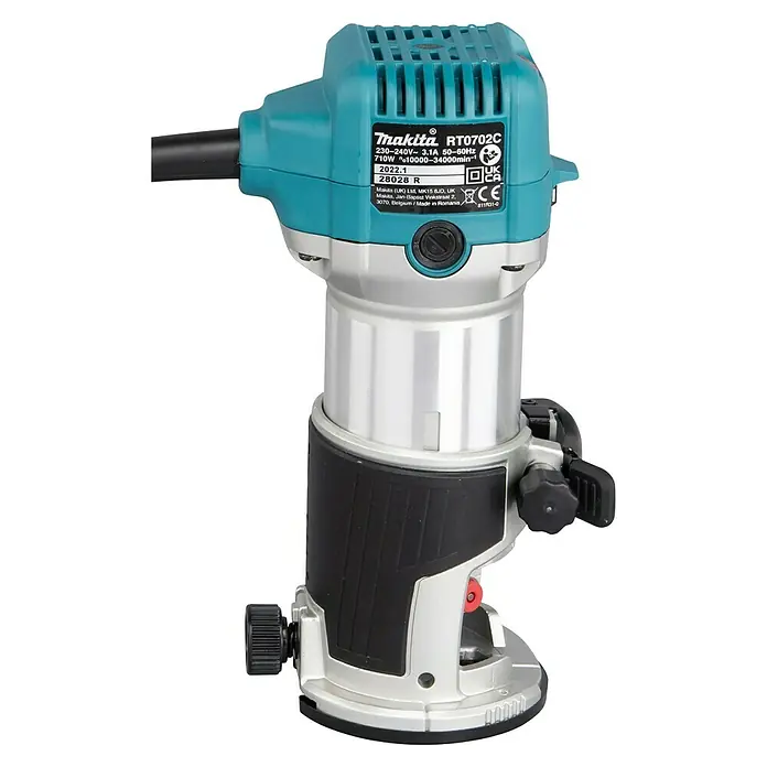 Makita Fresadora eléctrica RT0702CX2J - 710 W, 10.000 r.p.m. - 34.000 r.p.m., Diámetro del portaherramientas: 6 mm - 8 mm - La fresadora Makita RT0702C, una herramienta eléctrica versátil para trabajos de madera precisos. Ideal para profesionales y aficionados al bricolaje.