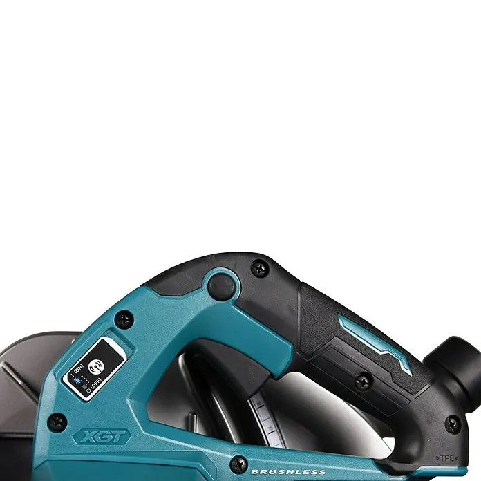 Makita XGT 40V max. Akku-Handkreissäge HS011GZ - 40 V, Ohne Akku, Durchmesser Sägeblatt: 260 mm - 270 mm, 3.500 U/min - Detailansicht des Akku-Handkreissägegriffs mit Bedienelementen und ergonomischem Design.
