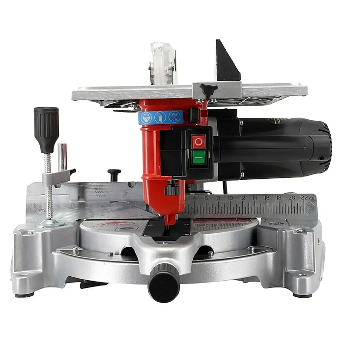 Stayer Sierra ingletadora SC2600W - 1.900 W, Diámetro hoja de sierra: 250 mm, Número de revoluciones de marcha en vacío: 4.700 r.p.m. - Primer plano de una sierra ingletadora gris y roja con una escala de 4 a 22 cm.