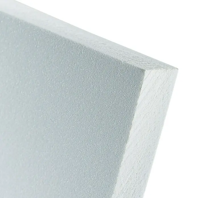 PVC-Schaumplatte Fixmaß Simopor - Weiß, L x B x S: 1.200 x 600 x 3 mm - Nahaufnahme einer weißen Styroporplatte mit einer rauen Oberfläche, ideal für Modellbau und Isolierung.\n