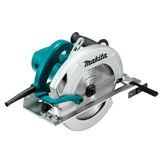 Makita Sierra circular de mano HS0600 - 2.000 W, Diámetro hoja de sierra: 270 mm, Profundidad de corte a 90 °: 97 mm - 101 mm - Primer plano de una sierra circular Makita, que muestra la herramienta de alta calidad con su hoja precisa y diseño robusto.