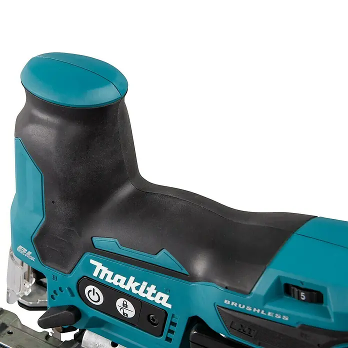 Makita LXT 18V Akku-Pendelhubstichsäge DJV185RF1J - 18 V, Li-Ionen, Anzahl Akkus: 1 Akku, Leerlaufhubzahl: 800 /min - 3.000 /min - Nahaufnahme einer Makita Stichsäge mit Akku, ideal für präzise Schnitte in verschiedenen Materialien.