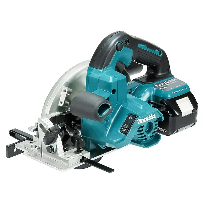 Makita LXT 18V Akku-Handkreissäge DHS660RTJ - 18 V, 2 Akkus, 5 Ah, Durchmesser Sägeblatt: 165 mm, 0 U/min - 5.000 U/min - Das Bild zeigt eine Makita Akku-Handkreissäge, ein hochwertiges Werkzeug für präzise Holzarbeiten. Ideal für Profis und Heimwerker.