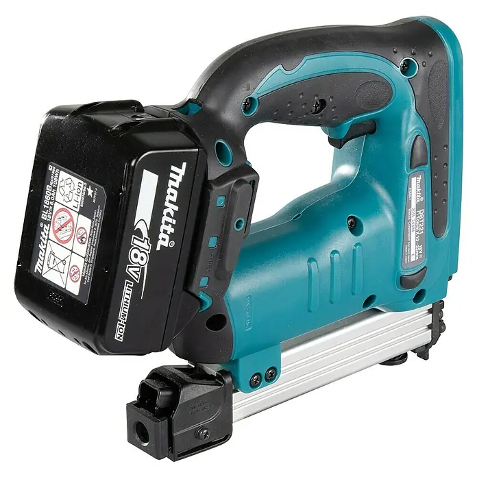 Makita LXT 18V Grapadora de batería DST221RTJ - 18 V, 2 baterías, 5 Ah - Clavadora inalámbrica Makita DST221Z con batería de iones de litio de 18 V, ideal para aplicaciones profesionales en construcción y renovación.