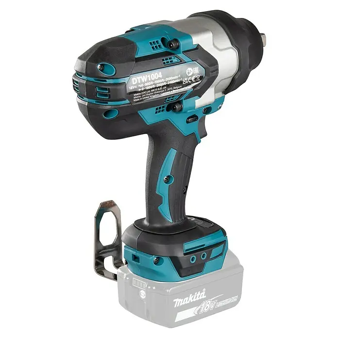 Makita LXT 18V Llave de impacto de batería DTW1004Z - 18 V, Sin batería, 4 Ah, 1.050 Nm - Primer plano de una llave de impacto inalámbrica Makita DTW1004, mostrando sus características, con la batería de 18V ligeramente borrosa.