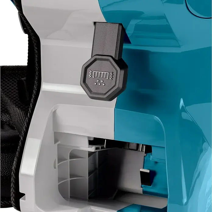 Makita LXT 18V Akku-Rucksackstaubsauger DVC665ZU - 36 V, Ohne Akku, Behältervolumen: 6 l, Mit Beutel - Nahaufnahme eines blauen und grauen Makita-Sprühgeräts mit einem schwarzen Knopf.