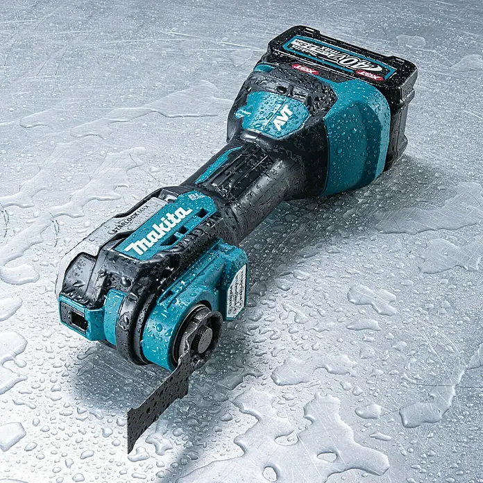 Makita XGT 40V max. Akku-Multifunktionswerkzeug ‎TM001GZ - 40 V, Ohne Akku - Makita Akku-Multifunktionswerkzeug mit vielseitigem Zubehör und robustem Design, ideal für Renovierungs- und Bauarbeiten.