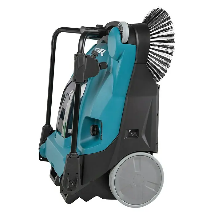 Makita XGT 40V max. Akku-Handkehrmaschine VS001GZ - 40 V, Arbeitsbreite: 650 mm, 24 l - Bild eines Makita Akku-Kehrmaschine, die für die Reinigung von Außenbereichen entwickelt wurde.