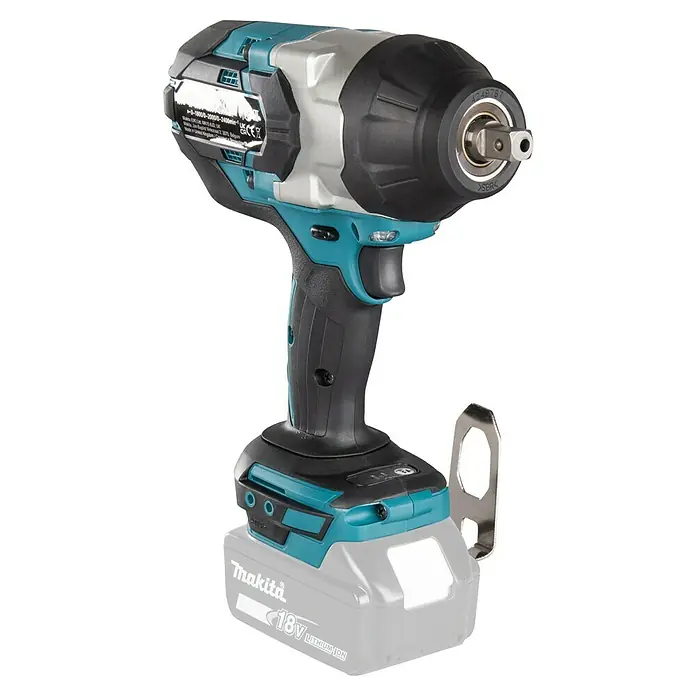 Makita LXT 18V Llave de impacto de batería DTW1004Z - 18 V, Sin batería, 4 Ah, 1.050 Nm - Imagen de una llave de impacto inalámbrica Makita. La herramienta es verde azulado, plateada y negra, con una batería conectada a la base.