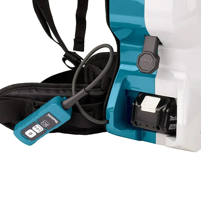 Makita LXT 18V Akku-Rucksackstaubsauger DVC660Z - 36 V, Ohne Akku, Behältervolumen: 6 l - Nahaufnahme eines Makita Akku-Rückensprühgeräts mit Bedienfeld und Akku.