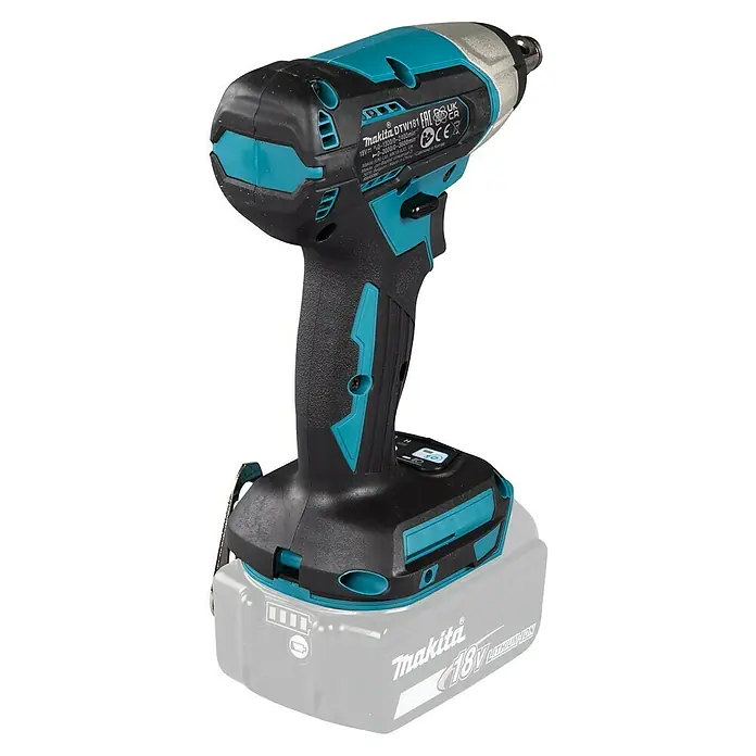 Makita LXT 18V Llave de impacto de batería DTW181 - 18 V, Sin batería, 210 Nm - Primer plano de la llave de impacto inalámbrica Makita DTW181, una herramienta para profesionales y aficionados al bricolaje.