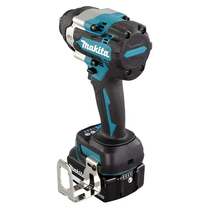 Makita LXT 18V Llave de impacto de batería DTW701RTJ - 18 V, 2 baterías, 5 Ah, 700 Nm - Imagen de una llave de impacto inalámbrica turquesa y negra de Makita. Ideal para proyectos de construcción y bricolaje.