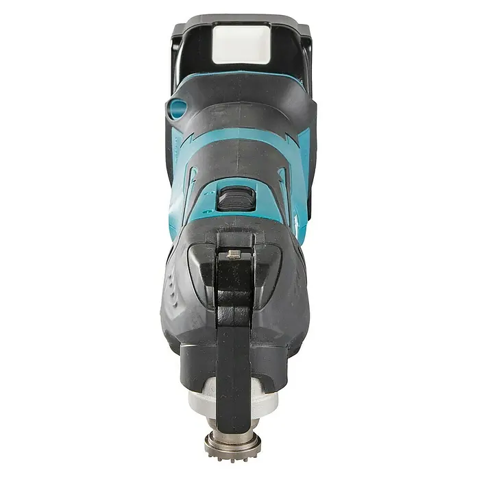 Makita LXT 18V Akku-Multifunktionswerkzeug DTM51RT1J3 - 18 V, 1 Akku, 5 Ah - Nahaufnahme eines Makita-Elektrowerkzeugs mit oszillierendem Multitool-Aufsatz, das Detailgenauigkeit und Qualität der Marke hervorhebt.