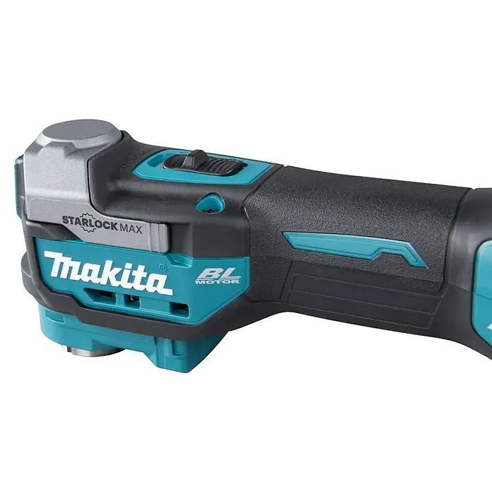 Makita XGT 40V max. Akku-Multifunktionswerkzeug ‎TM001GZ - 40 V, Ohne Akku - Nahaufnahme eines Makita Starlock Max-Multifunktionswerkzeugs mit blau-schwarzem Design.