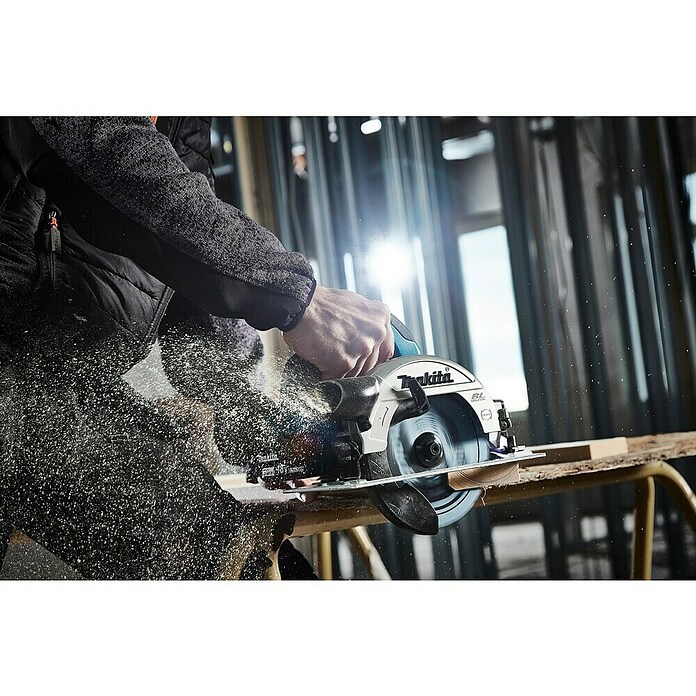 Makita LXT 18V Sierra circular de batería DHS660RTJ (18 V, 2 baterías, 5 Ah, Diámetro hoja de sierra: 165 mm, 5.000 r.p.m.) | BAUHAUS