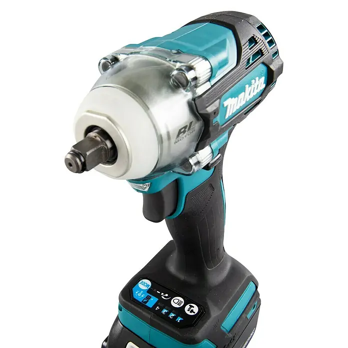 Makita LXT 18V Akku-Schlagschrauber DTW302Z - 18 V, Ohne Akku, 300 Nm - Nahaufnahme eines Makita Akku-Schlagschraubers, ein leistungsstarkes Werkzeug für Schraubarbeiten.