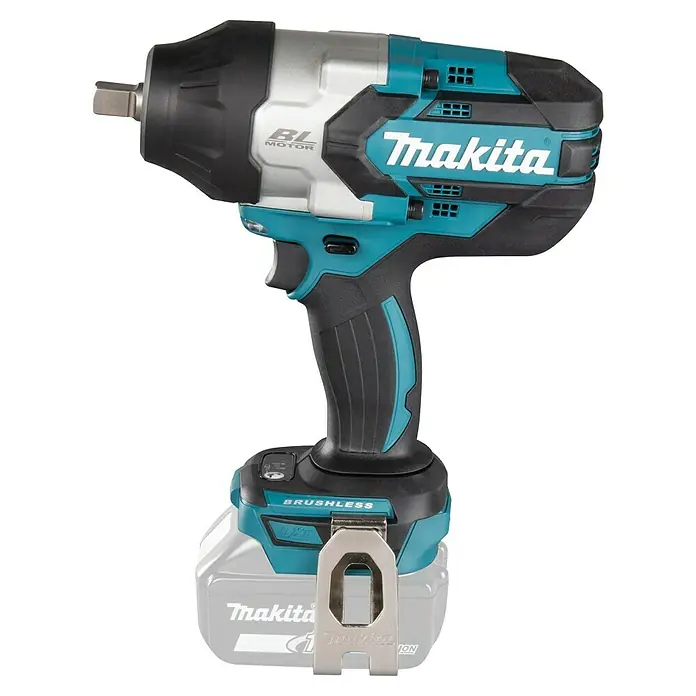 Makita LXT 18V Llave de impacto de batería DTW1004Z - 18 V, Sin batería, 4 Ah, 1.050 Nm - Imagen de una llave de impacto inalámbrica Makita, una herramienta potente para la fijación de alta resistencia, con un diseño robusto y motor sin escobillas.