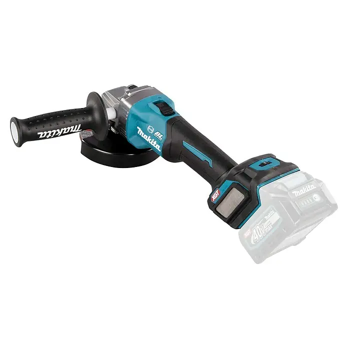 Makita XGT 40V max. Amoladora angular de batería GA023GZ - 40 V, Sin batería - Amoladora angular inalámbrica de Makita con mango auxiliar y batería. El dispositivo es turquesa-negro y sobre un fondo negro.
