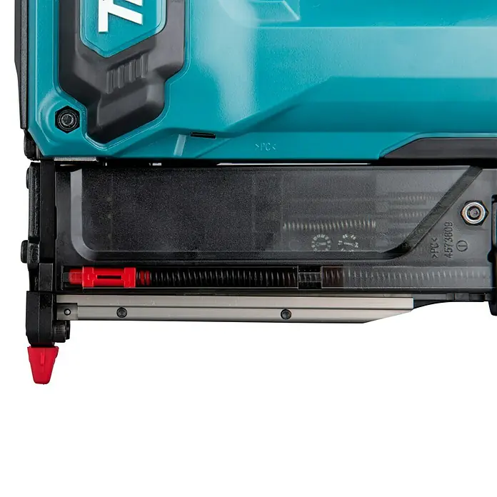 Makita LXT 18V Akku-Nagler DPT353Z - 18 V, Ohne Akku, Länge Nagel: 15 mm - 35 mm - Nahaufnahme eines Makita-Nagelgeräts, das robuste Bauweise und Präzisionstechnik für effiziente Befestigungsarbeiten zeigt.