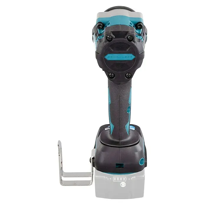 Makita LXT 18V Akku-Schlagschrauber DTW701Z + Artikelnr. 33855482 hinzufügen* - 18 V, Ohne Akku, 700 Nm - Nahaufnahme eines Makita Akku-Schlagschraubers mit gut sichtbaren Details und Akkuanzeige. Präzise und robust für professionelle Anwendungen.