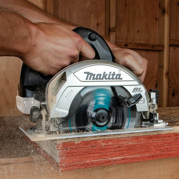 Makita LXT 18V Sierra circular de batería DHS661ZU (18 V, Sin batería, Diámetro hoja de sierra: 165 mm, 5.000 r.p.m.) | BAUHAUS