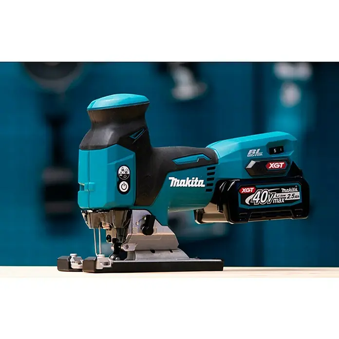 Makita XGT 40V max. Akku-Pendelhubstichsäge JV001GZ - 40 V, Ohne Akku, Leerlaufhubzahl: 800 /min - 3.500 /min - Makita Akku-Stichsäge mit kraftvollem 40V Akku und präziser Schnittführung für professionelle Anwendungen in Werkstatt und Baustelle.
