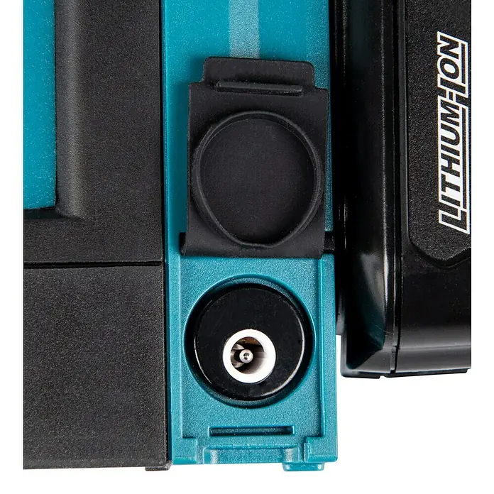 Makita CXT 12V max. Kreuzlinienlaser SK105DZ - 12 V, Ohne Akku, Max. Arbeitsbereich: 25 m - Detailaufnahme eines Werkzeugakkus mit Ladeanschluss und Lithium-Ionen-Batterie, ideal für Elektrowerkzeuge.