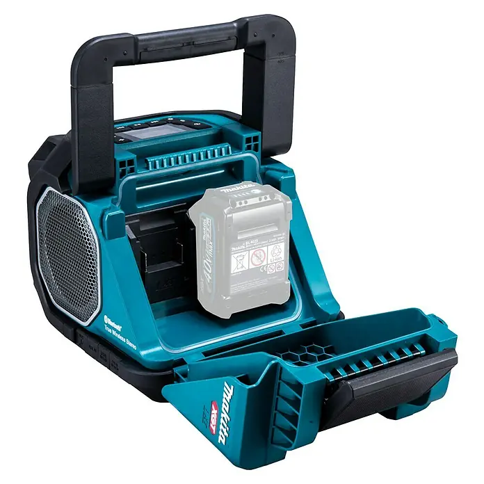 Makita Bluetooth-Lautsprecher MR014GZ - 40 V, Ohne Akku - Makita Baustellenradio mit offenem Batteriefach, das die Flexibilität und den Komfort für den Baustelleneinsatz hervorhebt.