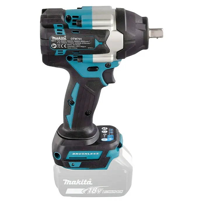 Makita LXT 18V Akku-Schlagschrauber DTW701Z + Artikelnr. 33855482 hinzufügen* - 18 V, Ohne Akku, 700 Nm - Bild einer Makita DTW701 Akku-Schlagschrauber, einem vielseitigen Werkzeug für verschiedene Schraubanwendungen.