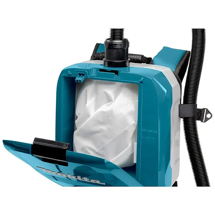 Makita LXT 18V Akku-Rucksackstaubsauger DVC665ZU - 36 V, Ohne Akku, Behältervolumen: 6 l, Mit Beutel - Nahaufnahme eines Makita-Akku-Rucksackstaubsaugers mit geöffnetem Fach, das einen weißen Staubbeutel zeigt.