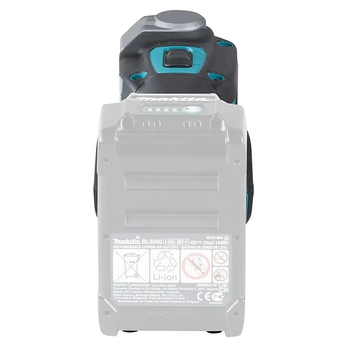 Makita XGT 40V max. Multiherramienta de batería TM001GZ - 40 V, Sin batería - Primer plano de una batería Makita BL4040. La batería de 4,0 Ah 36V/40V proporciona alta potencia y largos tiempos de funcionamiento para herramientas eléctricas.