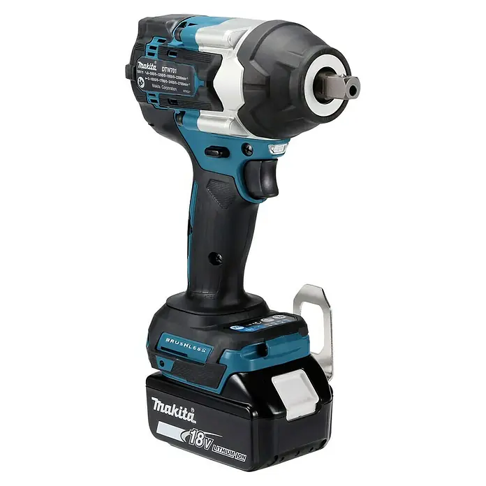 Makita LXT 18V Llave de impacto de batería DTW701RTJ - 18 V, 2 baterías, 5 Ah, 700 Nm - Llave de impacto inalámbrica Makita DTW701 con motor sin escobillas y batería de iones de litio de 18V para aplicaciones profesionales.