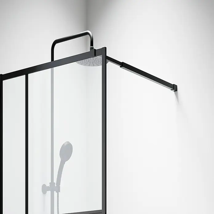 Camargue Duschwand Walk-In - B x H: 89,5 x 200 cm, Schwarz, 3-Teilig - Nahaufnahme einer Duschkabine mit schwarzen Rahmen und Glaspaneelen, die ein modernes Badezimmerdesign hervorheben.