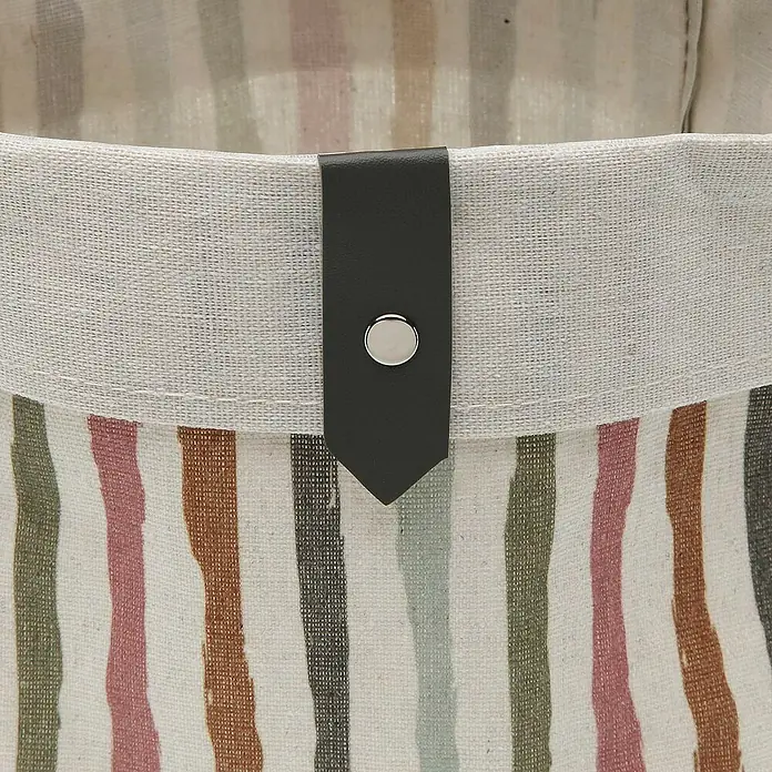 Versa Juego de cestas - Líneas, 3 ud. - Cesta de almacenamiento de tela a rayas con cierre decorativo, que ofrece una solución de almacenamiento elegante y funcional.