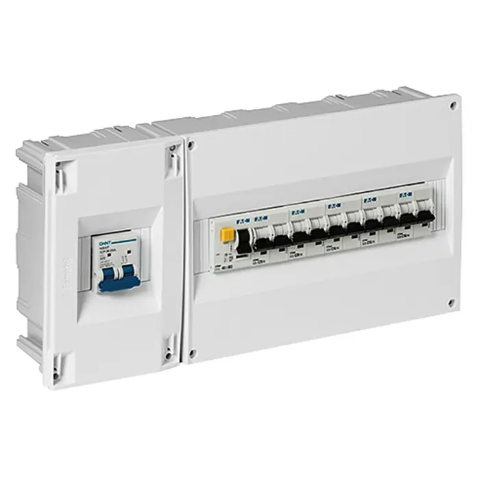 Famatel Cuadro eléctrico empotrado - Número de hileras: 2 ud., Blanco - Una caja de fusibles empotrada blanca con varios fusibles e interruptores utilizados en un hogar para la distribución de energía.